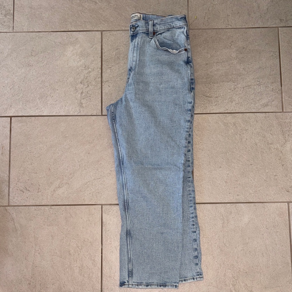 Abercrombie & Fitch Light Wash Straight Leg Jeans